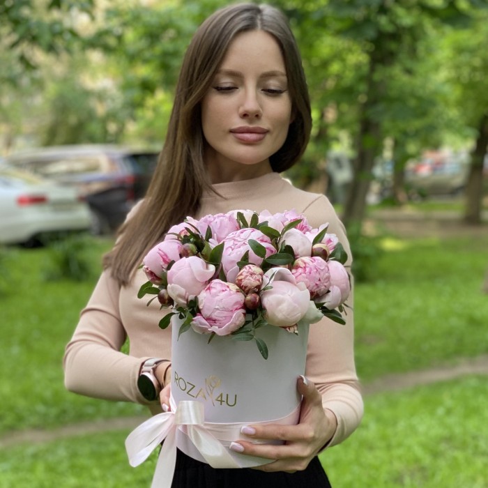 Коробка с пионами Сара Бернар