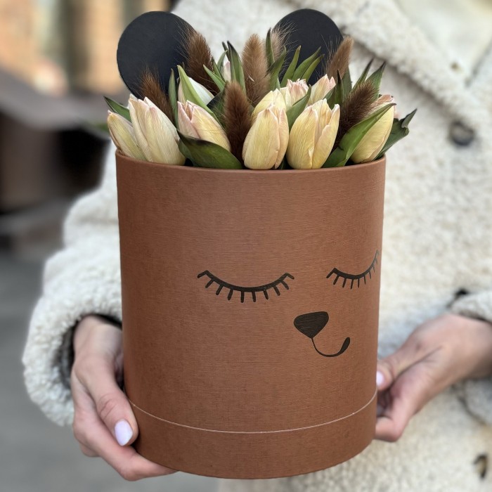 Коробка Мишка с тюльпанами мокко