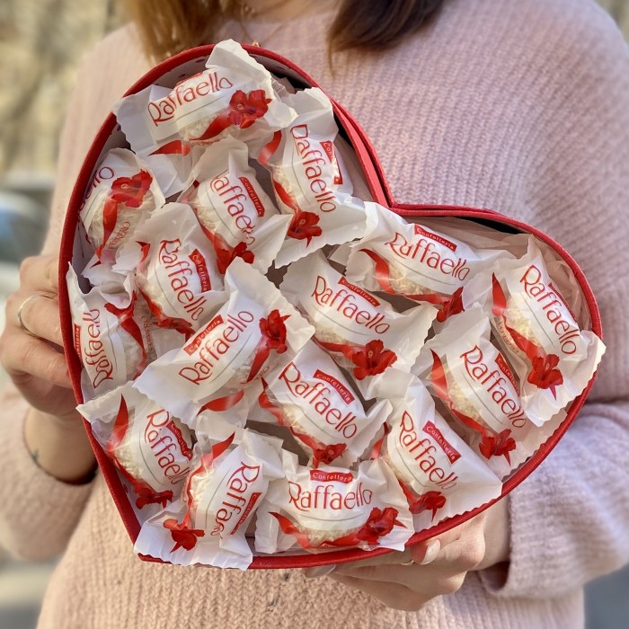 Коробка с конфетами Рафаэлло