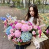 Цветочная композиция в корзине Сладкая жизнь