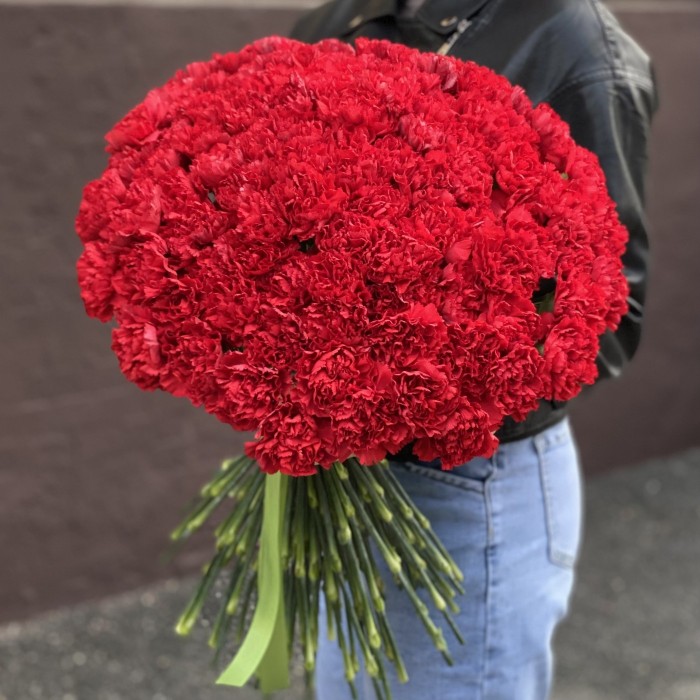 100 красных гвоздик
