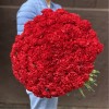 200 красных гвоздик с черной лентой