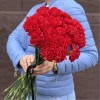 30 красных гвоздик с черной лентой