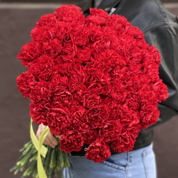 60 красных гвоздик