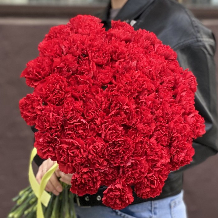 60 красных гвоздик