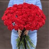 80 красных гвоздик с черной лентой