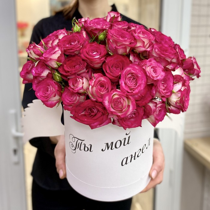 Кустовые розы в коробке Ты мой ангел