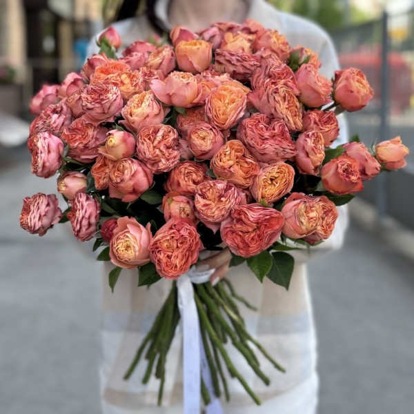 Кустовая пионовидная оранжевая роза Ля Мандарин