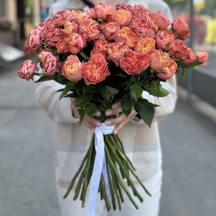 Кустовая пионовидная оранжевая роза Ля Мандарин