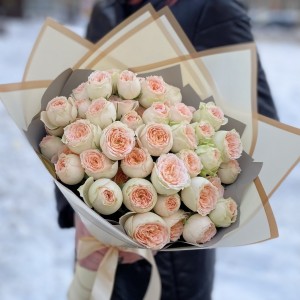 Букет из светло-персиковых кустовых роз Павлова Букет из светло-персиковых кустовых роз Павлова