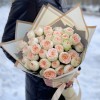 Букет из светло-персиковых кустовых роз Павлова