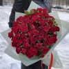 25 кустовых красных роз Рубикон 80 см