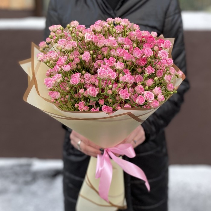 25 кустовых розовых роз Джипси 50 см
