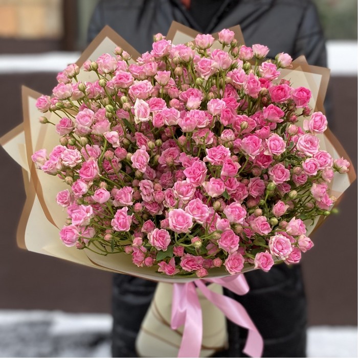 25 кустовых розовых роз Джипси 50 см