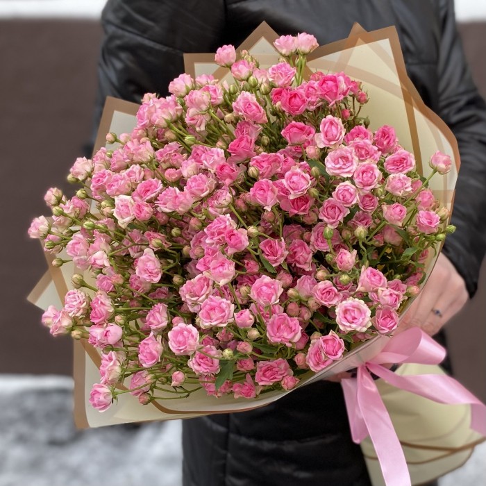 25 кустовых розовых роз Джипси 50 см