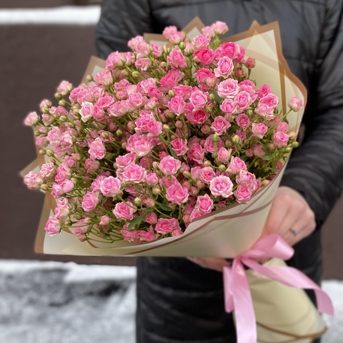 25 кустовых розовых роз Джипси 50 см