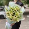 5 белых лилий Азиатка с ромашками