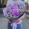 Лиловая гортензия с гипсофилой