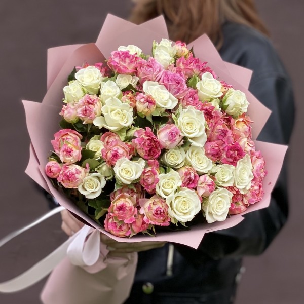 Дуэт из 25 кустовых роз Лотус и Сноуфлейк