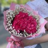 Малиновая гортензия с гипсофилой