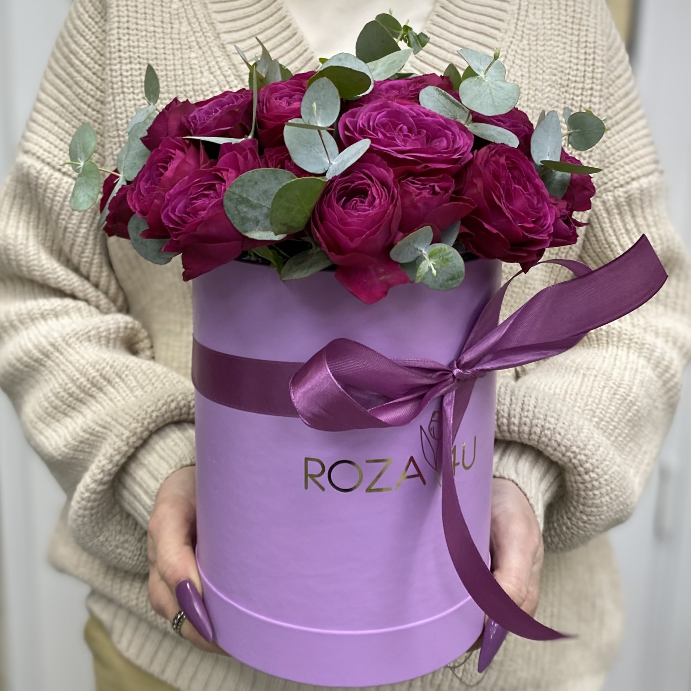 ШикарныЙ букет с малиновыми пионовидными розами на 8 марта Международный Женский День