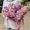 31 сиреневая и розовая маттиола в коробке