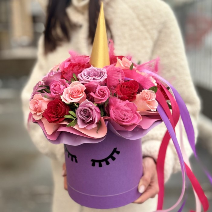 Микс из 35 роз в коробке Единорог