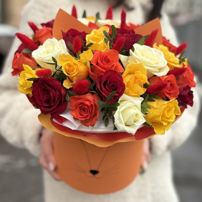 Микс роз в коробке Лисичка