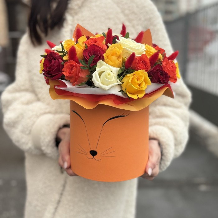 Микс роз в коробке Лисичка