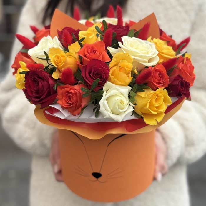 Микс роз в коробке Лисичка