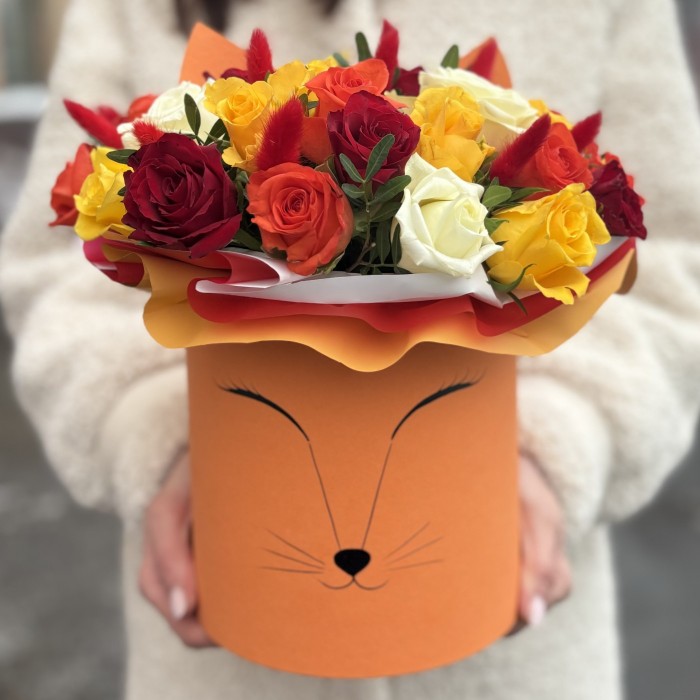 Микс роз в коробке Лисичка
