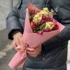 Кремово-малиновый букет с маттиолой и альстромерией