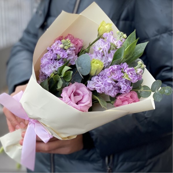 Розово-сиреневый  букет с эустомой и маттиолой