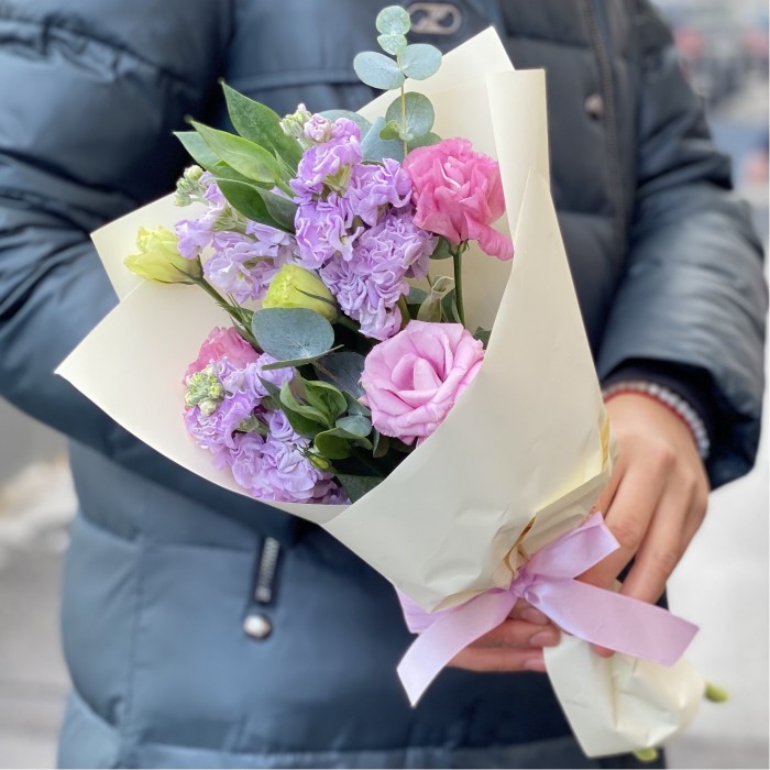 Розово-сиреневый  букет с эустомой и маттиолой