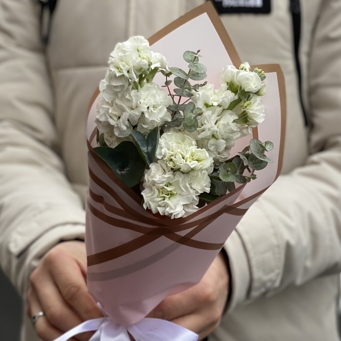 Корпоративный букет белых маттиол