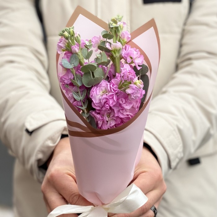 Корпоративный букет розовых маттиол