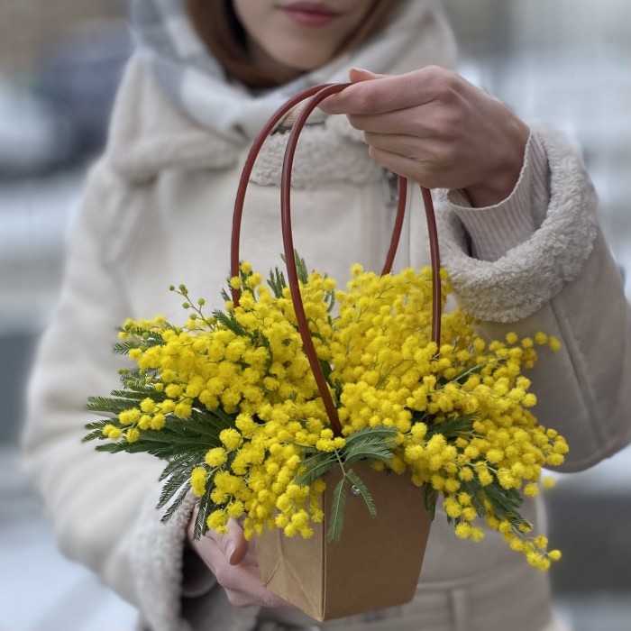 Мини композиция из мимозы