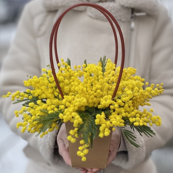 Мини композиция из мимозы
