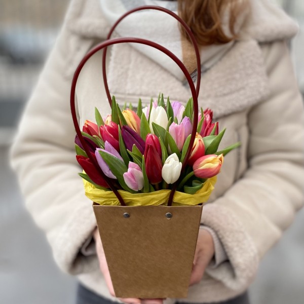 Сумочка из 31 тюльпана микс