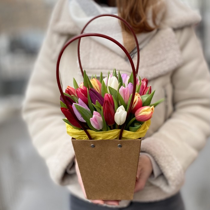 Сумочка из 31 тюльпана микс