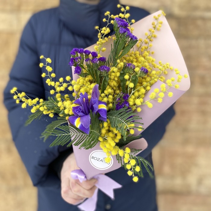 Мимоза и ирисы