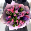 Яркий букет из гиацинтов