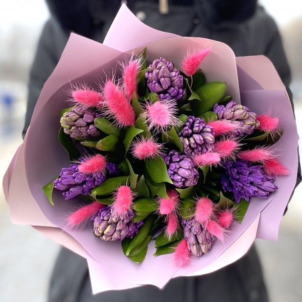 Яркий букет из гиацинтов