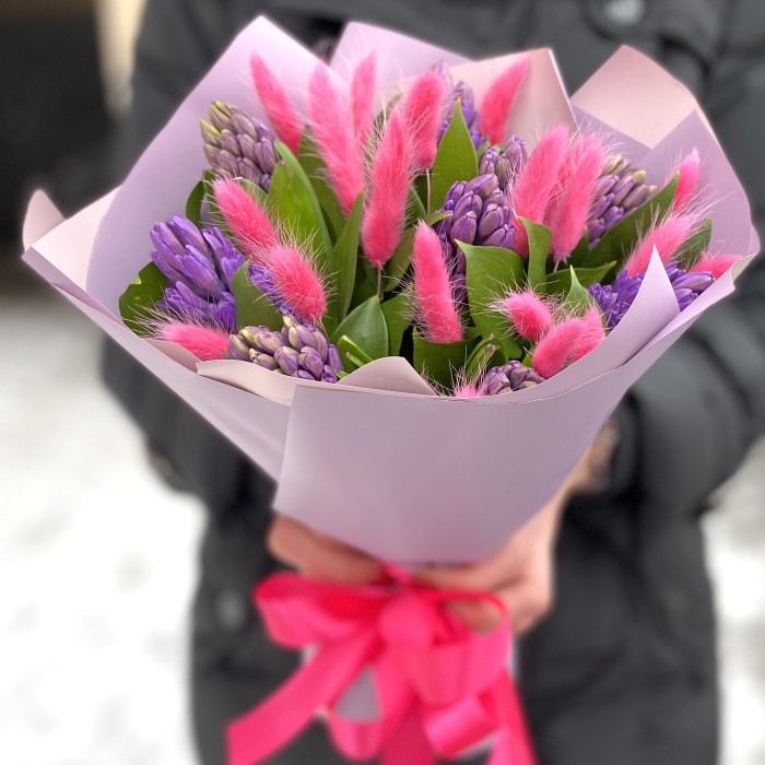 Яркий букет из гиацинтов