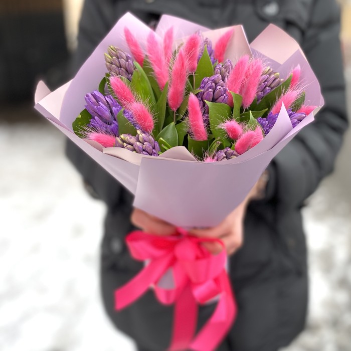 Яркий букет из гиацинтов