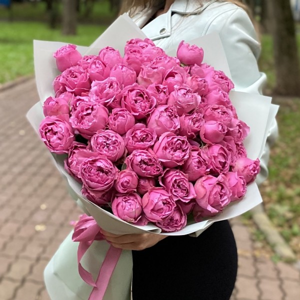 15 кустовых пионовидных роз Мисти Баблс