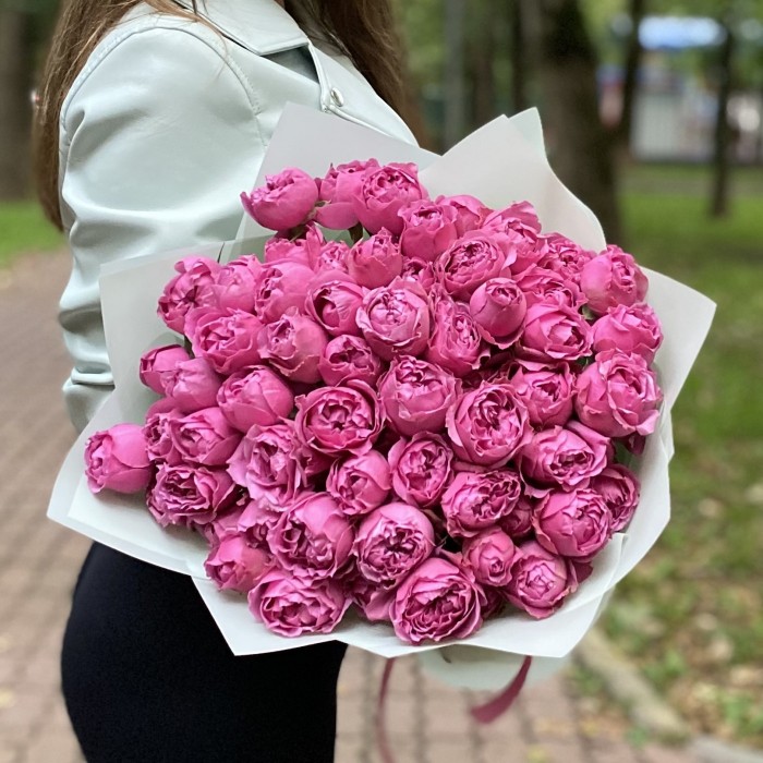 15 кустовых пионовидных роз Мисти Баблс