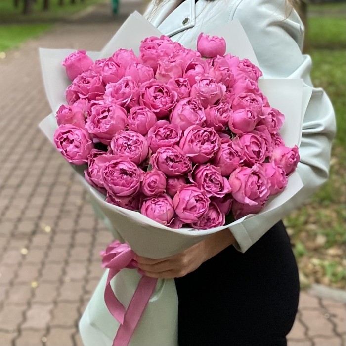 15 кустовых пионовидных роз Мисти Баблс