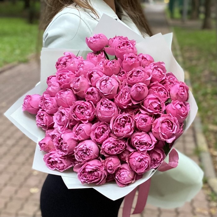 15 кустовых пионовидных роз Мисти Баблс