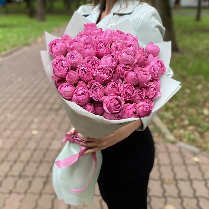 15 кустовых пионовидных роз Мисти Баблс